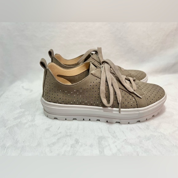 Patrizia Tan Suede Sneakers Women’s Size 7 Lace Up Shimmer Accents White Sole - Picture 10 of 16